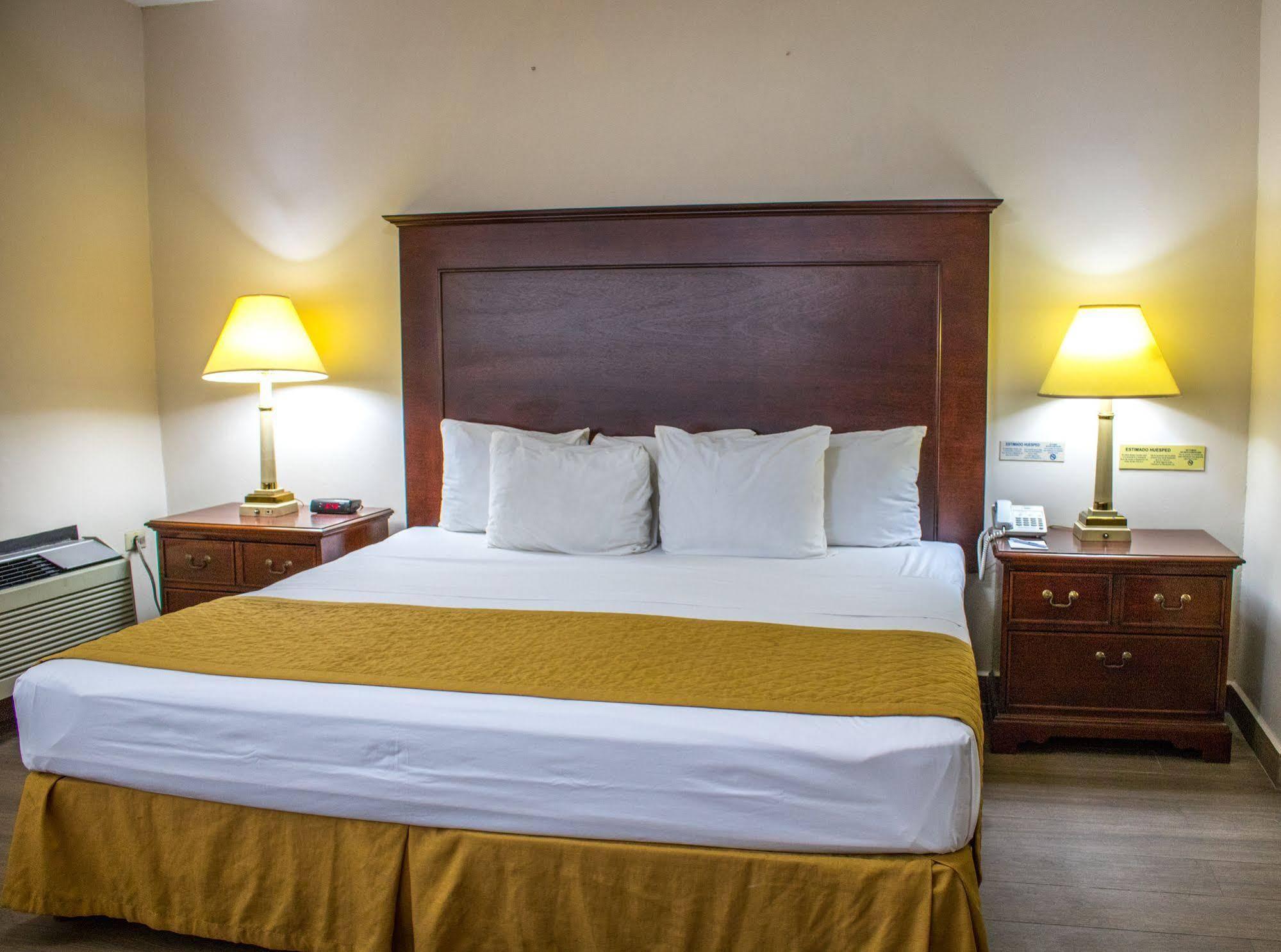 Hotel Plaza Calzada 蒙特雷 外观 照片
