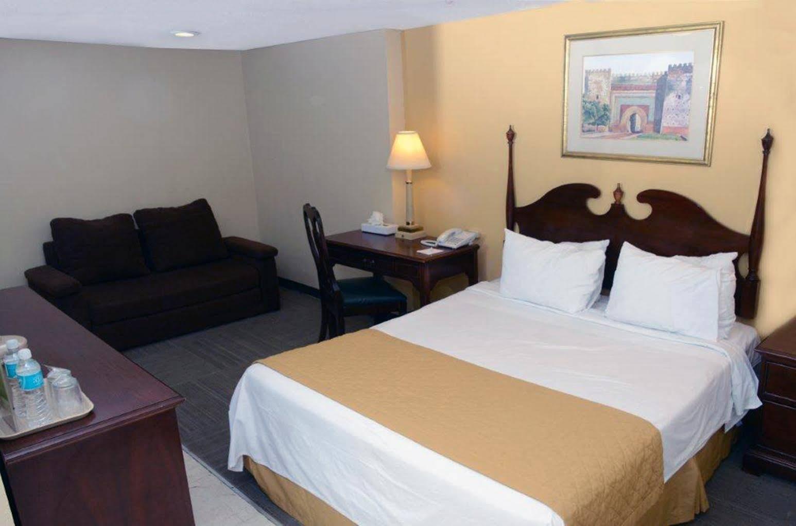 Hotel Plaza Calzada 蒙特雷 外观 照片