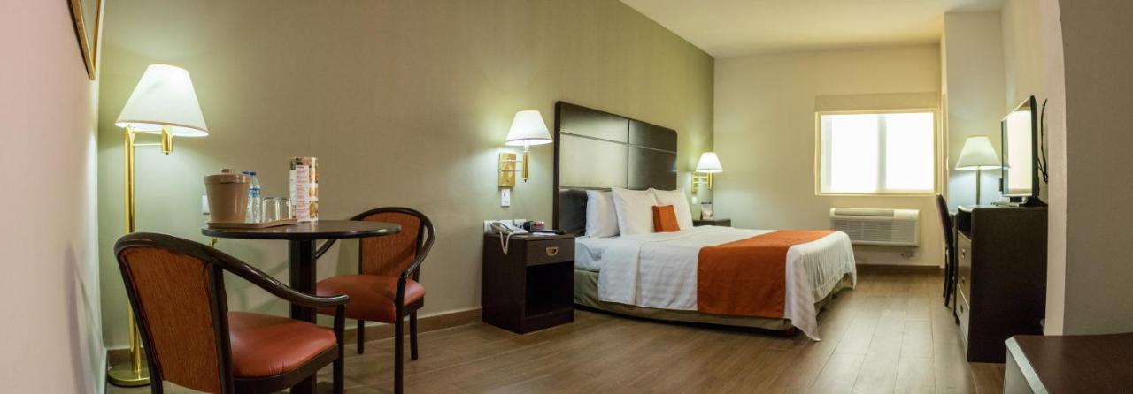 Hotel Plaza Calzada 蒙特雷 外观 照片